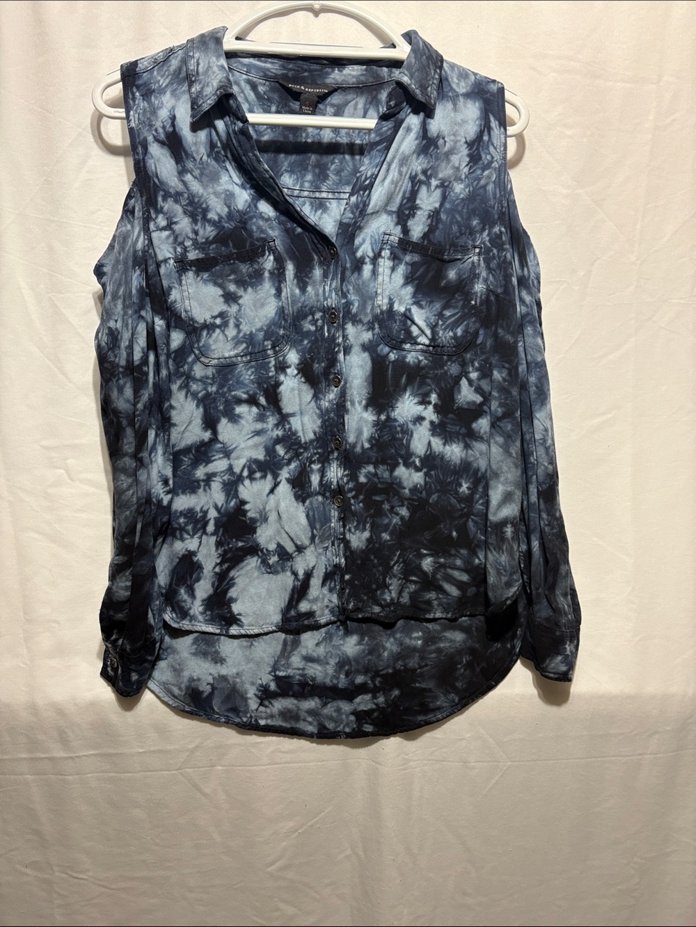 Rock & Republic Navy and Light Blue Tie-Dye Sleeveless Button-Down